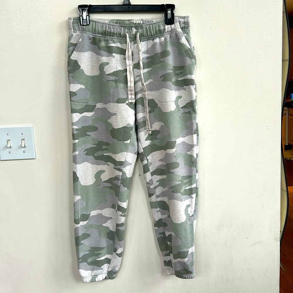 Aerie camo joggers size medium